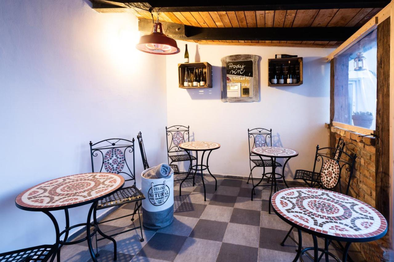 Guesthouse Slavia - apartmány s vinným sklípkem Mikulov Exterior foto